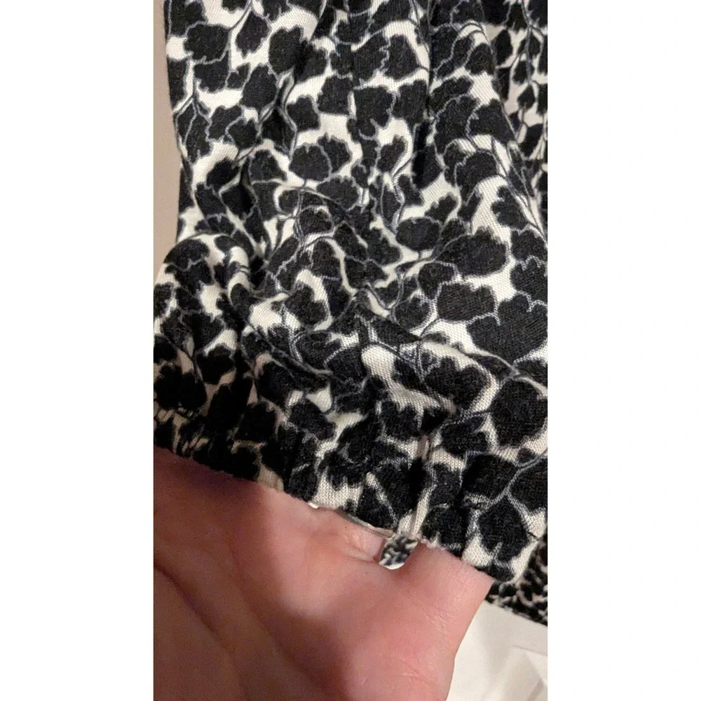 Michael Kors Blouse Medium Black White Abstract Keyhole 3/4 Sleeve Workwear Top